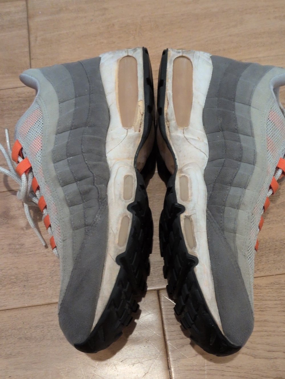 Damaged Nike Air Max 95  Gray Orange Men's Size 11 609048081 - Picture 2 of 12